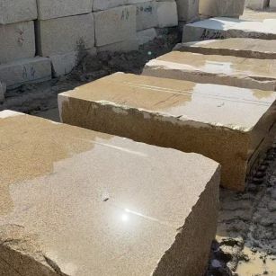 萍乡 黄金麻方料堆场洗料分选中，原材料充足