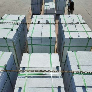 萍乡 芝麻白花岗岩5公分地铺石 花岗岩厂家工厂装车日常