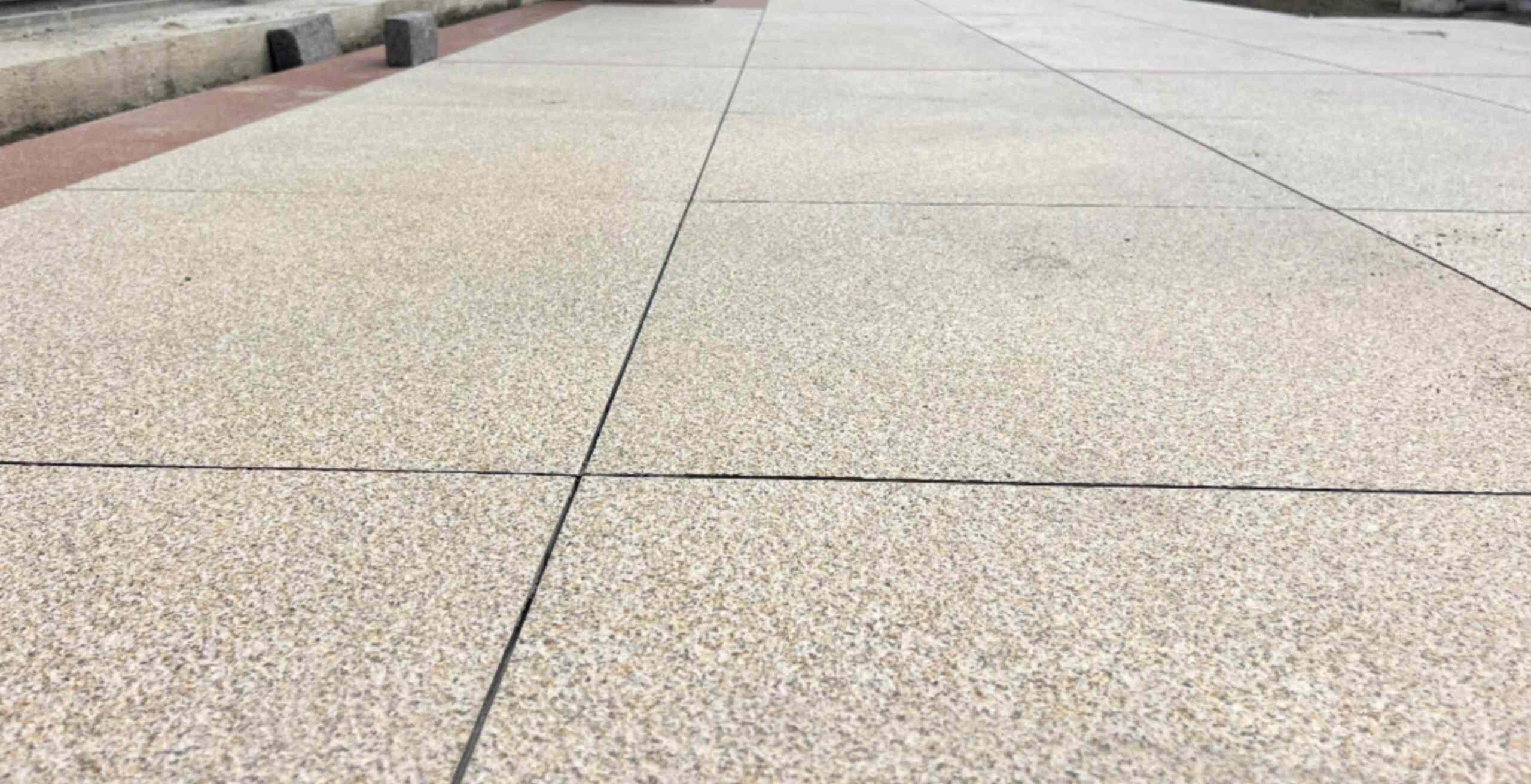 萍乡 黄金麻花岗岩石板材荔枝面地面铺装效果