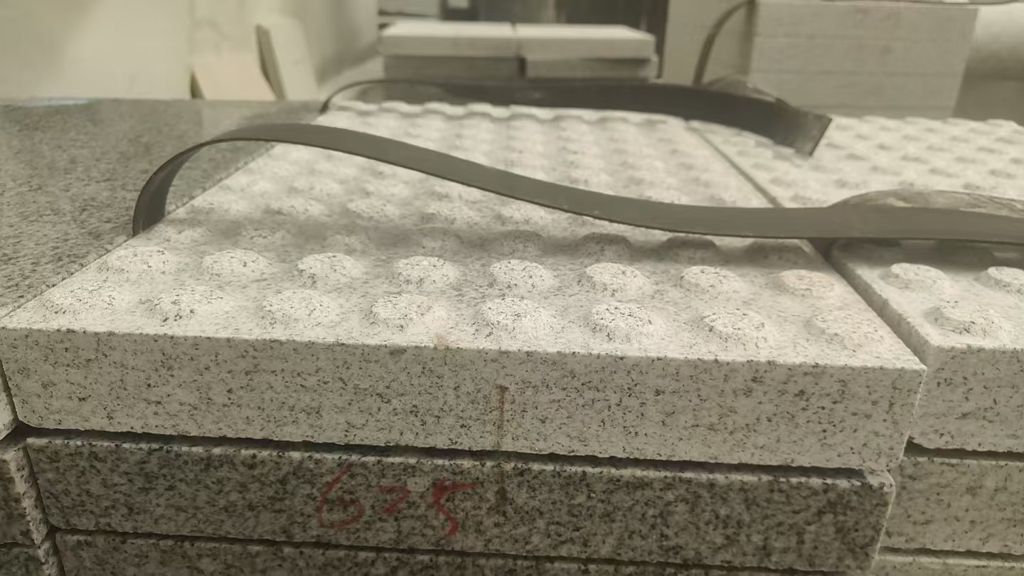 萍乡 芝麻白花岗岩6.0公分荔枝面五轴加工雕刻盲点