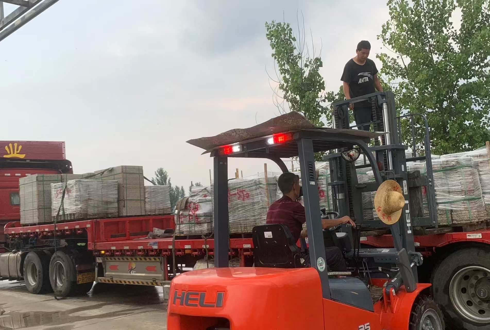 萍乡 黄金麻冰裂纹，地铺石装车