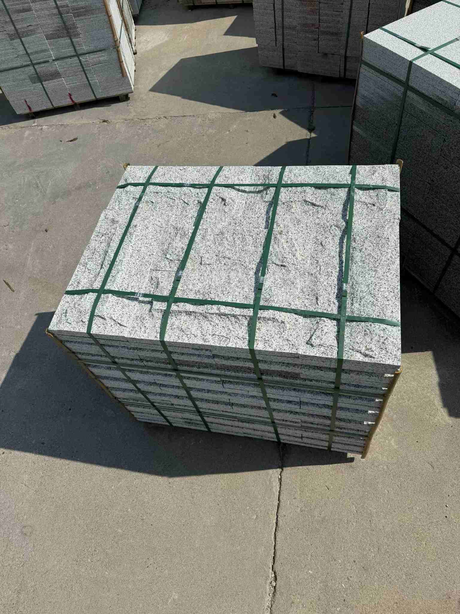 萍乡 白麻花岗岩石材自然面蘑菇石成品