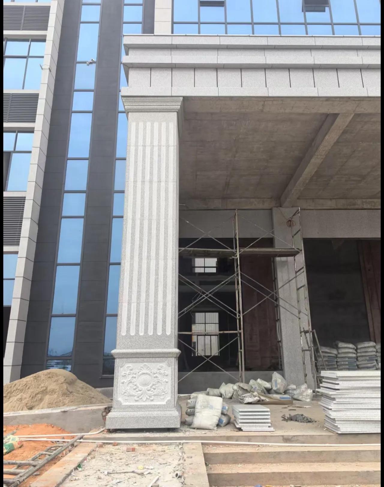 萍乡 芝麻白光面花岗岩门楼大柱（罗马柱）配雕花底座