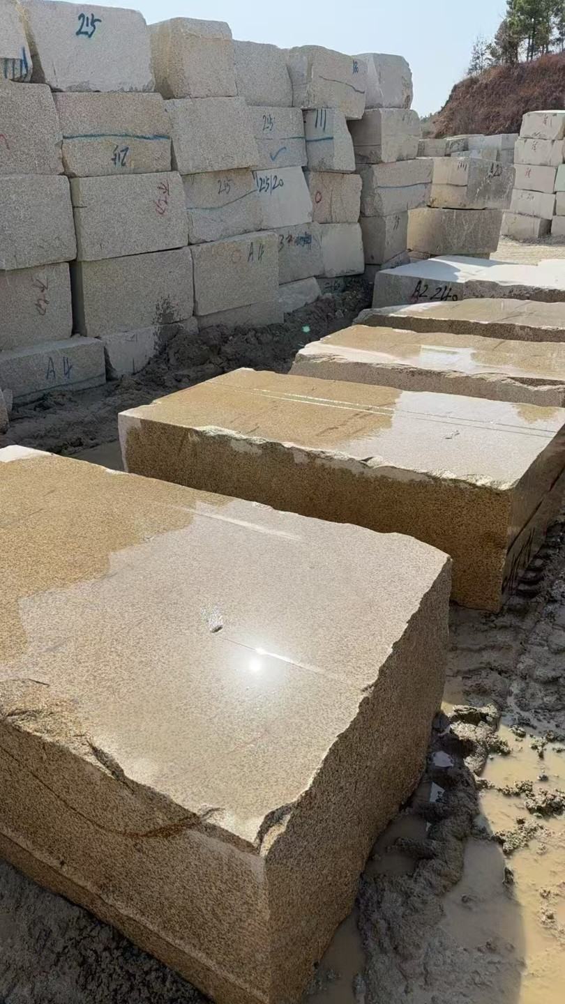 萍乡 黄金麻方料堆场洗料分选中，原材料充足