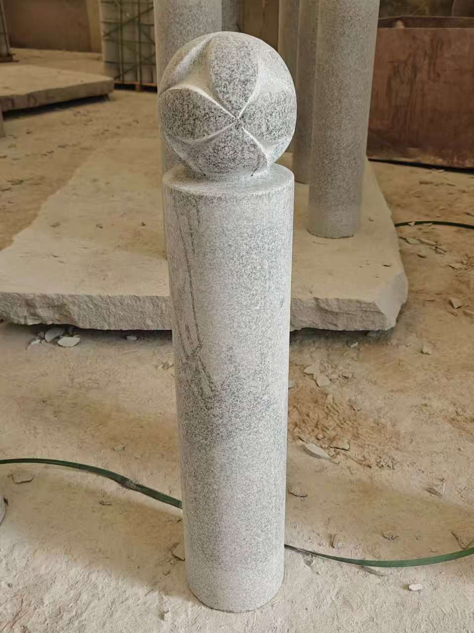 萍乡 芝麻白花岗岩石材挡车石柱、停车柱、圆柱挡车柱、方柱挡车柱等