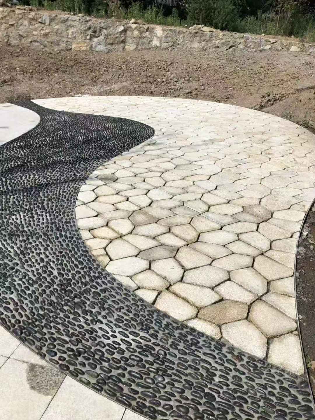 萍乡 黄金麻冰裂纹地铺石工地铺装案例