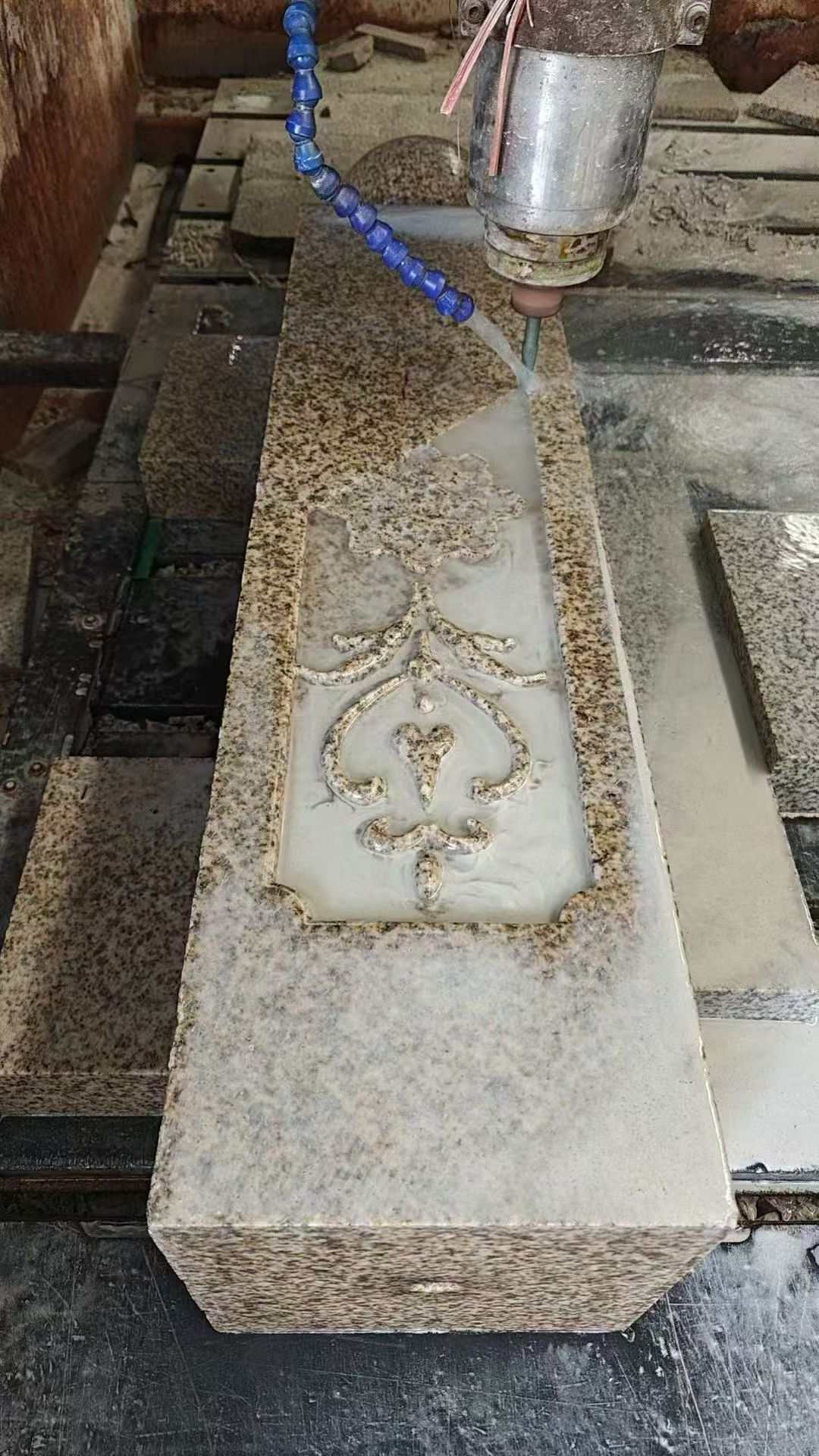 萍乡 黄金麻花岗岩异形加工雕刻栏杆大柱