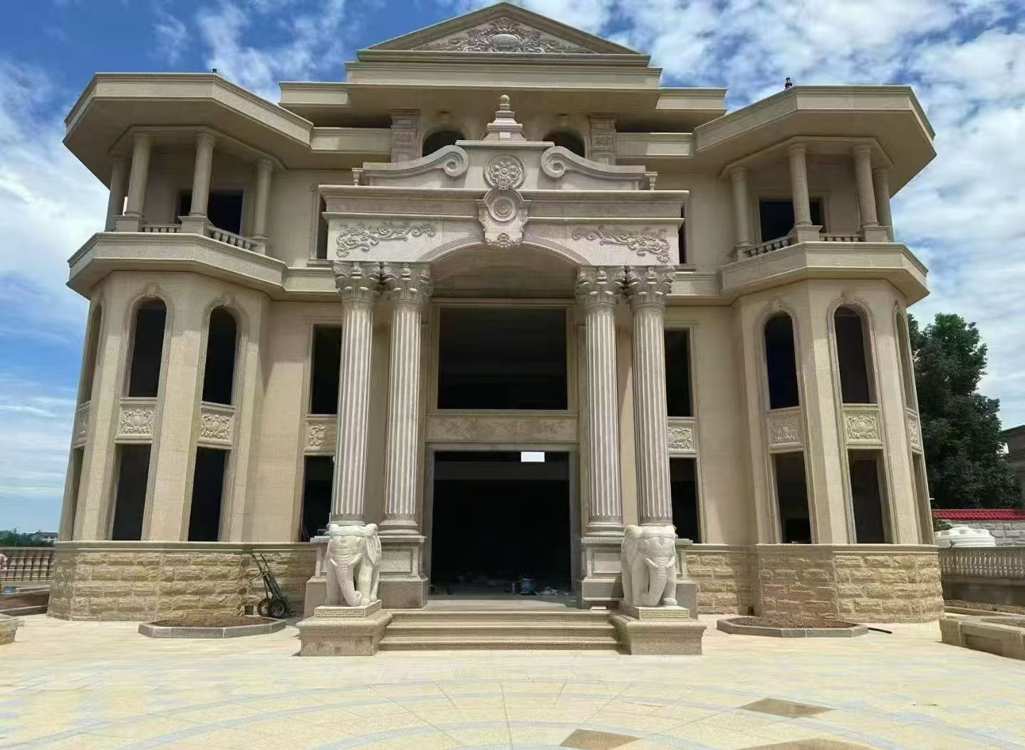 萍乡 黄金麻别墅外墙干挂，大柱，大象，蘑菇石，雕花板