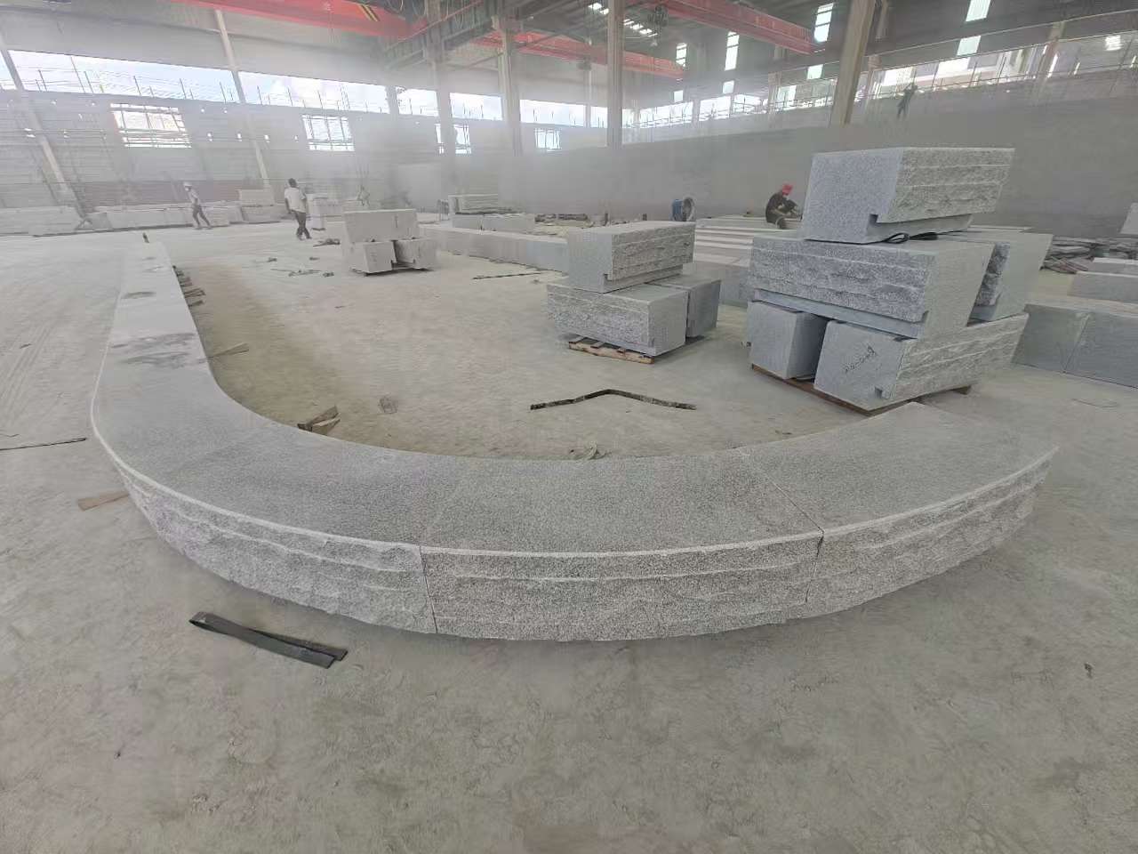 萍乡 芝麻白异形坐凳，自然面光面弧形加工